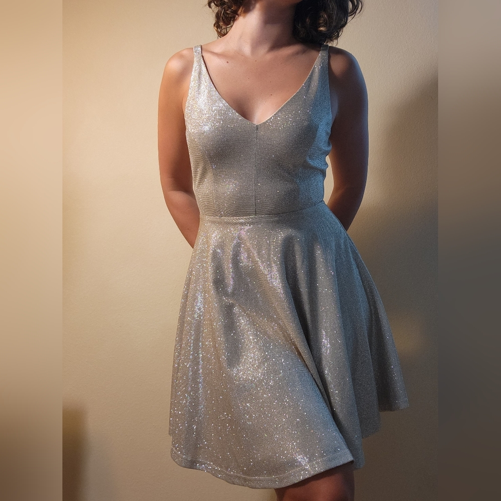 Beautiful Aaka shimmering dress size small